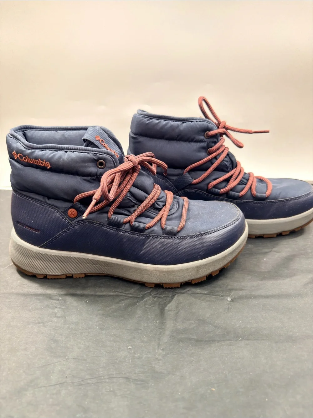 EUC Columbia Slopeside Village Snow Boots